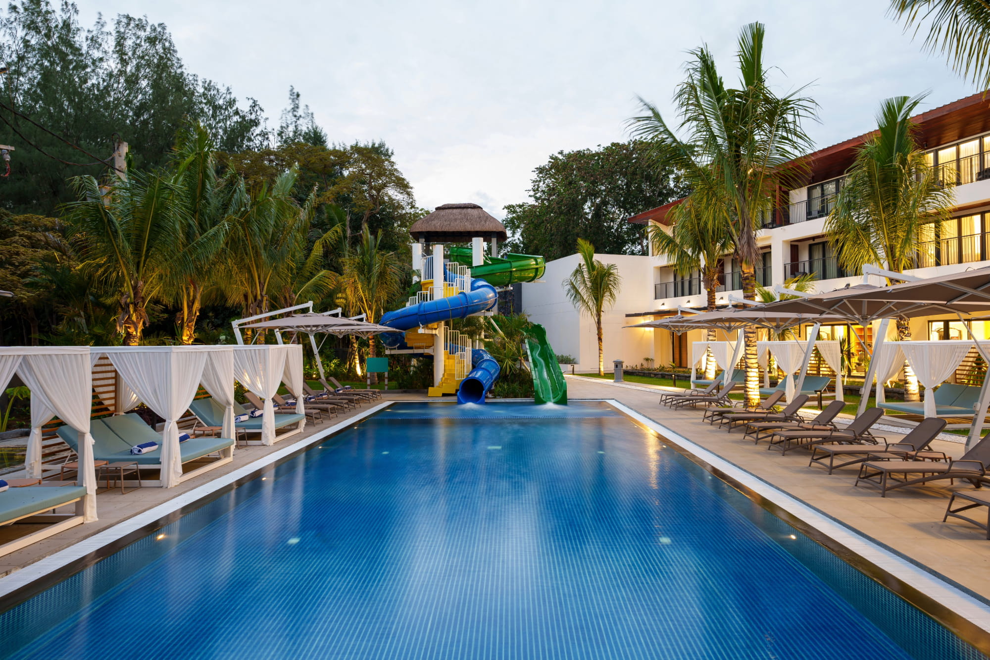 Piscine avec toboggans Ocean’s Creek Maurice