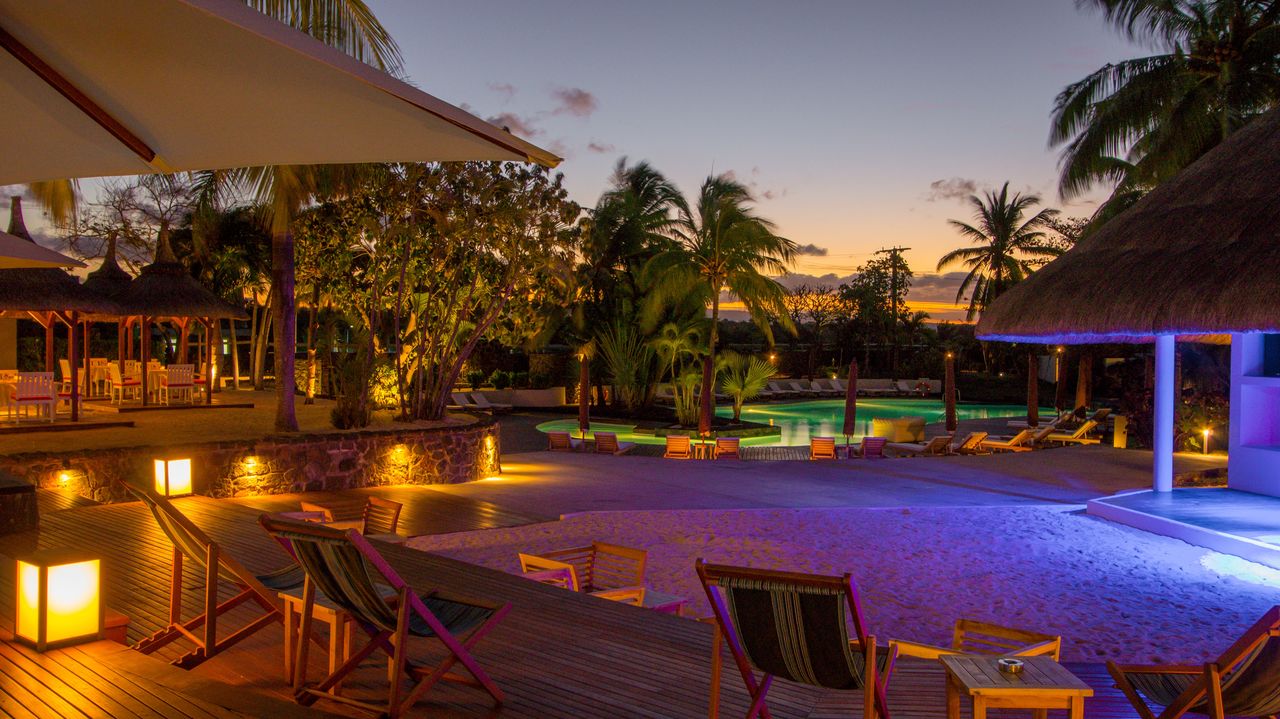 Piscine vue lagon Solana Beach Maurice Transcontinents